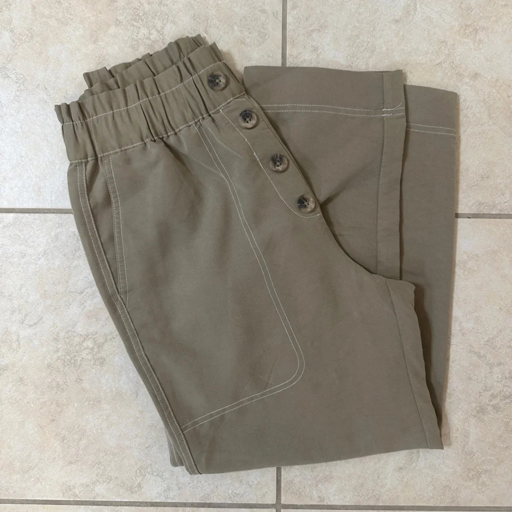 Zara | Cropped high waisted trousers in Olive | Size: Medium